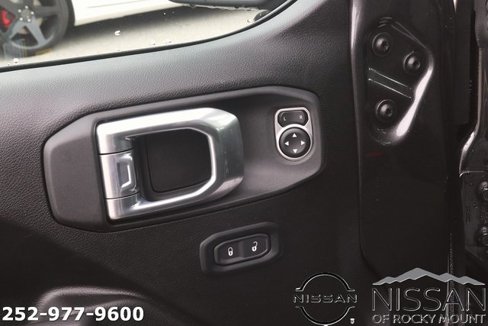 Used 2025 Jeep Gladiator Sport image 11