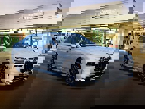 New 2025 BMW i7 eDrive50 w/ Premium Package image 1