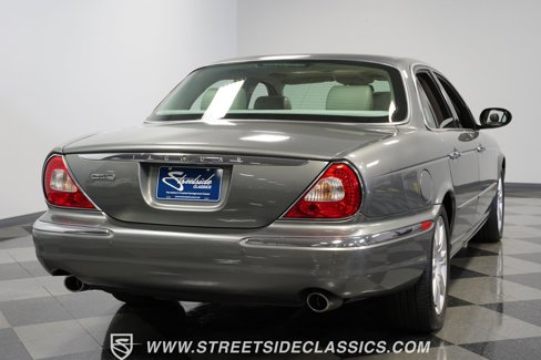 Used 2004 Jaguar XJ8 image 11