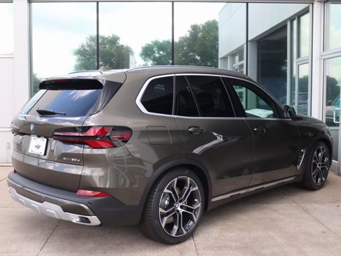 New 2026 BMW X5 xDrive50e image 33