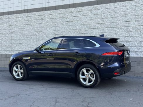 Used 2019 Jaguar F-PACE Premium image 2