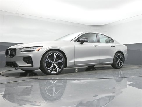 Used 2025 Volvo S60 B5 Plus w/ Protection Package Premier image 37