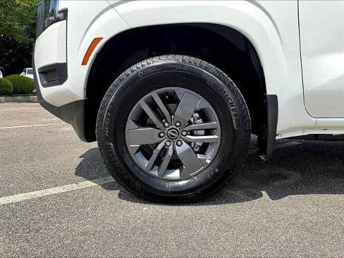 Certified 2025 Nissan Frontier SV image 7