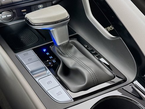 Certified 2025 Hyundai Elantra SEL image 17