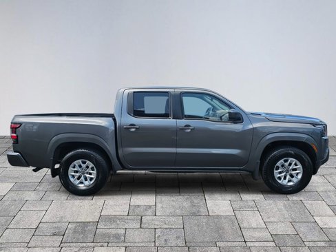 Used 2024 Nissan Frontier SV image 8
