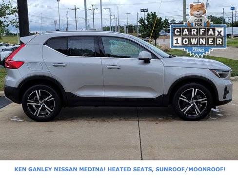 Used 2025 Volvo XC40 B5 Core image 2