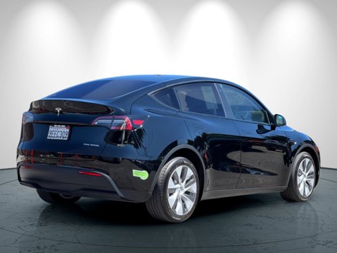 Used 2023 Tesla Model Y Long Range image 4