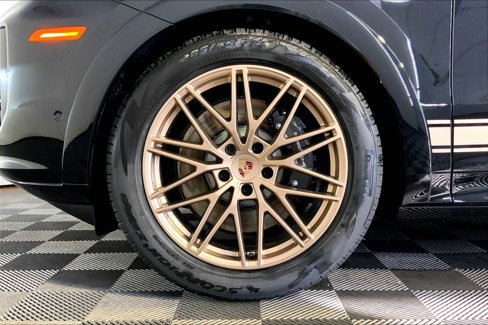 New 2025 Porsche Cayenne GTS image 11