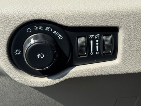 Used 2022 Chrysler Pacifica Touring-L image 41
