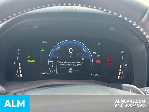 Used 2025 Toyota Camry SE image 31