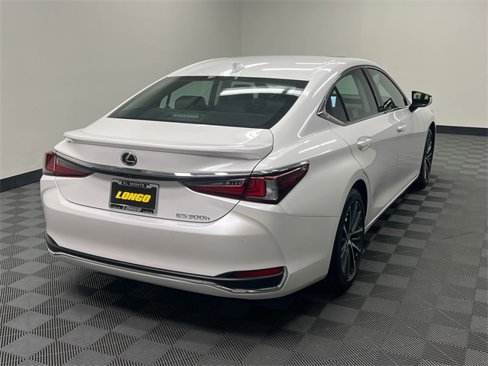 Certified 2025 Lexus ES 300h w/ Premium Package image 6