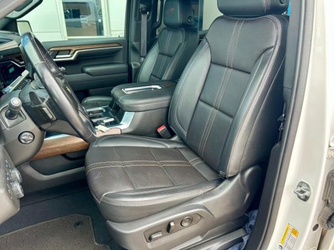 Used 2022 Chevrolet Silverado 1500 High Country w/ Technology Package image 17