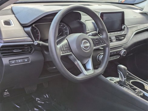 Used 2024 Nissan Altima 2.5 SV image 14