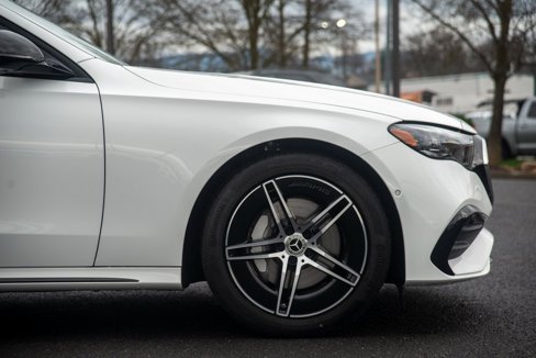 Used 2025 Mercedes-Benz E 350 4MATIC Sedan image 7