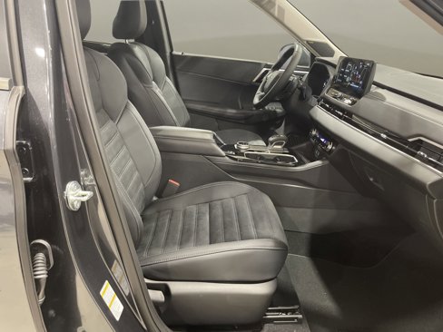 New 2025 Mitsubishi Outlander SE image 14