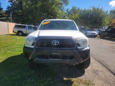 Used 2012 Toyota Tacoma 4x4 Regular Cab image 2