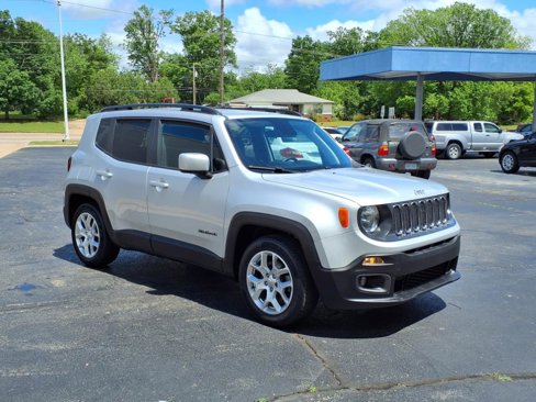 Used 2018 Jeep Renegade Latitude image 1