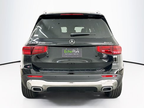 Used 2025 Mercedes-Benz GLB 250 4MATIC image 7