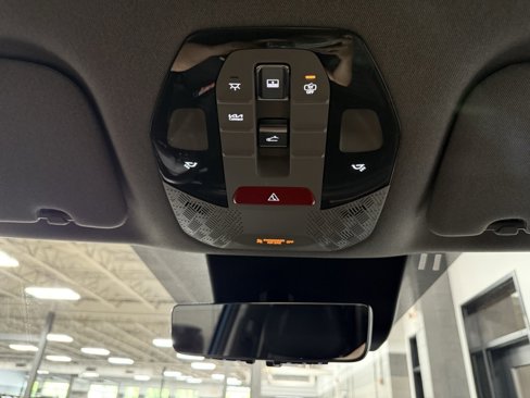Used 2024 Kia EV9 Land image 17