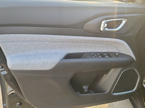 New 2025 Jeep Compass Latitude image 16