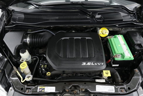 Used 2015 Chrysler Town & Country Touring-L w/ Driver Convenience Group image 5