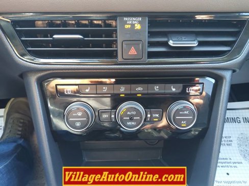 Used 2022 Volkswagen Taos SEL image 44