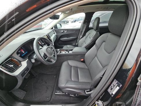 Certified 2025 Volvo XC60 B5 Plus image 5