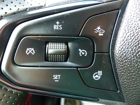 Used 2025 Chevrolet Trax RS w/ Sunroof Package image 26