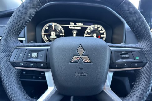 New 2025 Mitsubishi Outlander SE image 23