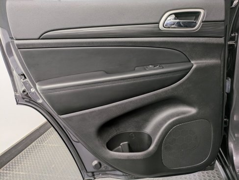 Used 2021 Jeep Grand Cherokee Laredo image 23