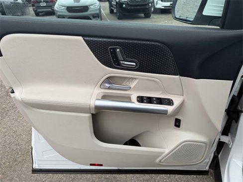 Used 2025 Mercedes-Benz GLA 250 image 11