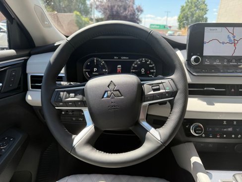 New 2025 Mitsubishi Outlander SEL image 8