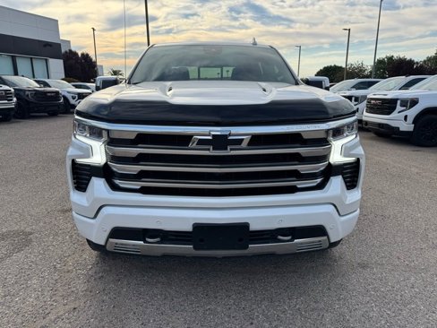 Used 2023 Chevrolet Silverado 1500 High Country w/ Technology Package image 2