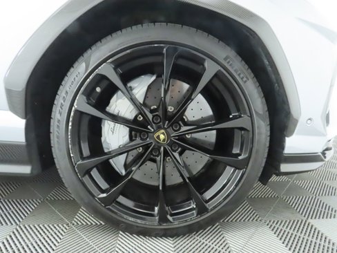 Used 2020 Lamborghini Urus image 34