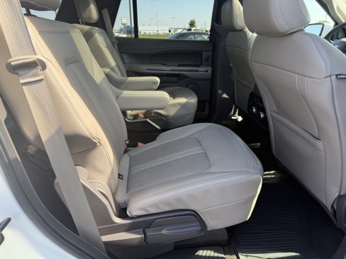 Used 2021 Ford Expedition Limited image 11