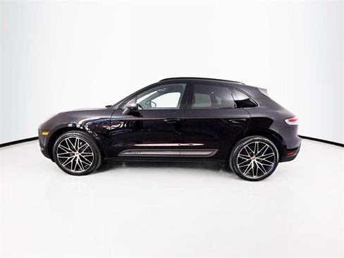 Used 2023 Porsche Macan Turbo image 2