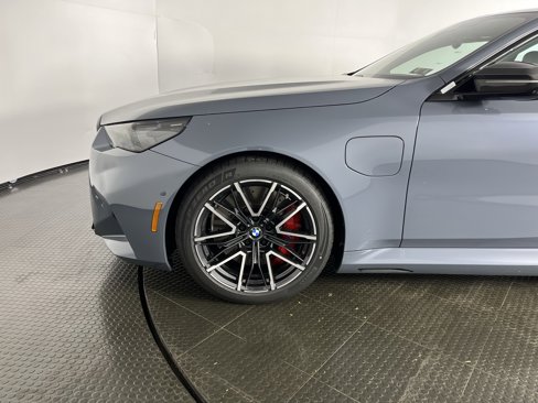 New 2026 BMW M5 w/ Carbon Package image 4