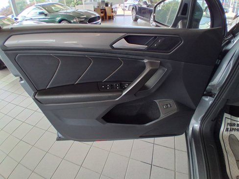 Used 2022 Volkswagen Tiguan SE image 11