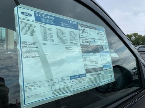 New 2025 Ford Expedition Platinum w/ Stealth Appearance Package image 19