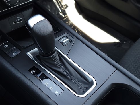 Used 2025 Nissan Kicks S image 17