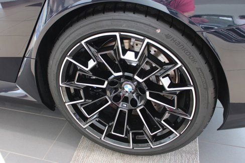 New 2026 BMW M5 w/ Carbon Package image 39