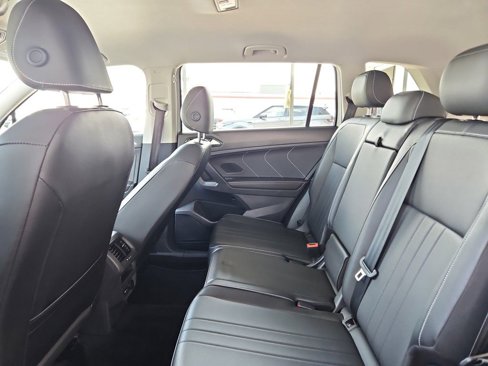 Used 2024 Volkswagen Tiguan SE image 28