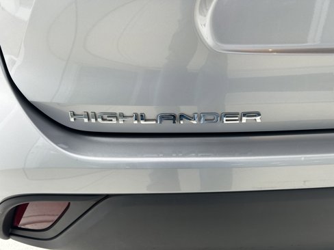 Used 2022 Toyota Highlander L image 26