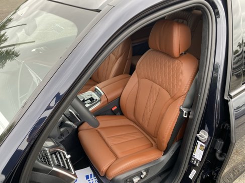 New 2026 BMW X7 M60i w/ Climate Comfort Package image 14
