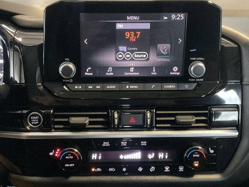 Used 2024 Nissan Pathfinder SV image 16