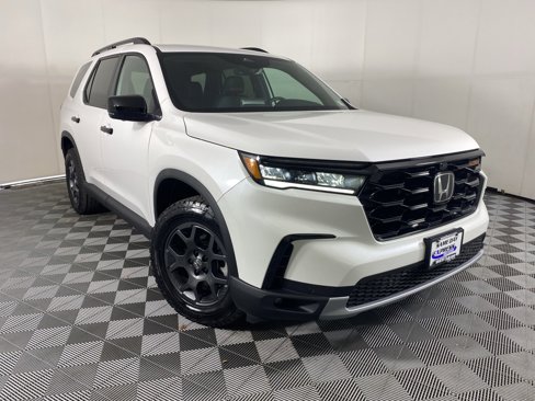 Certified 2025 Honda Pilot TrailSport image 1