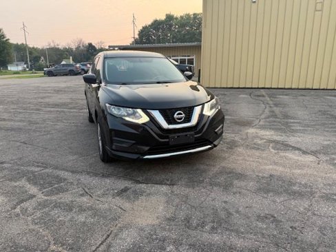 Used 2017 Nissan Rogue S image 4