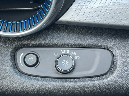 New 2025 Chevrolet Trax LT w/ LPO, Blackout Package image 19