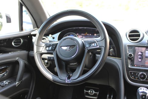 Used 2018 Bentley Bentayga image 22