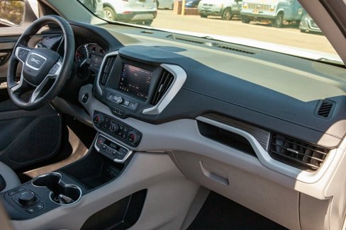 Used 2023 GMC Terrain SLE w/ Driver Convenience Package image 11